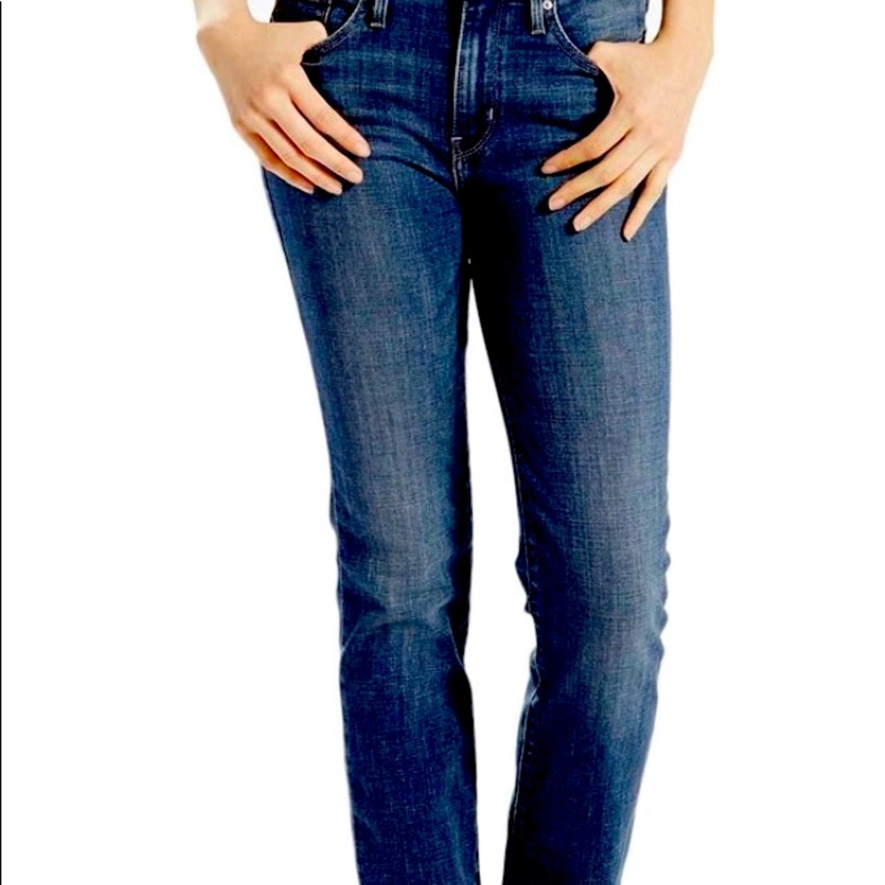 Levi’s Slimming straight jeans